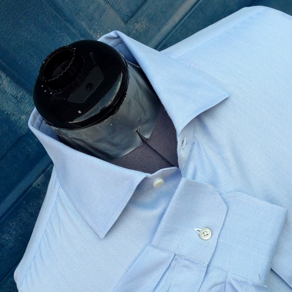 ISAIA (Napoli) Men's Solid Woven Luxury Dress Shirt. - Picture 14 of 17